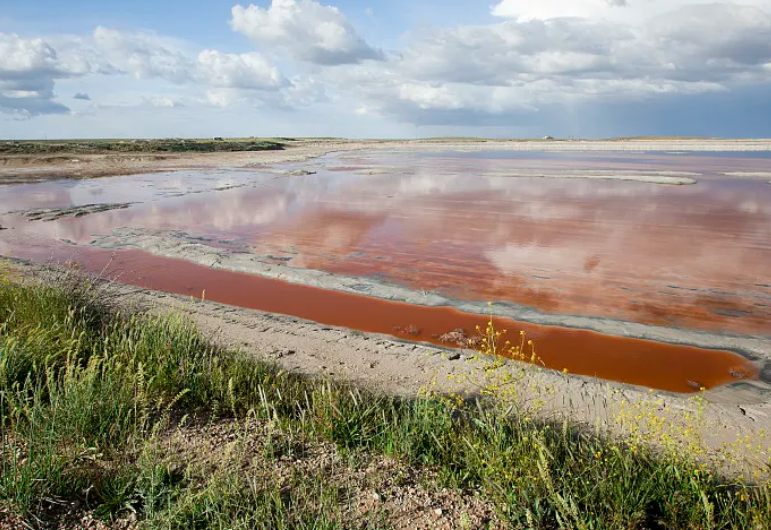 红色水浇地引关注！河北某公司偷排有机染料废水|91香蕉下载污环保资讯